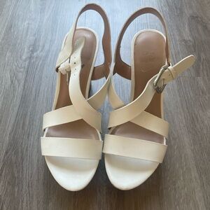 Gently Used White Wedge